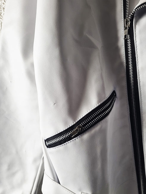 Chamarra Punk Blanca con Estoperoles